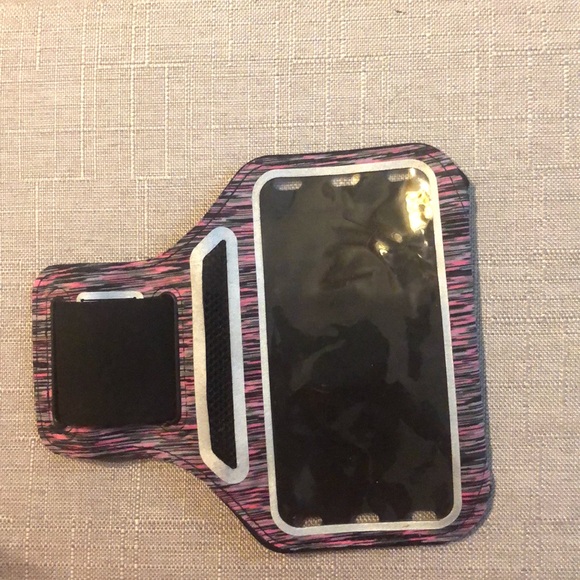 Workout Arm Band with Phone Slot - Picture 1 of 4